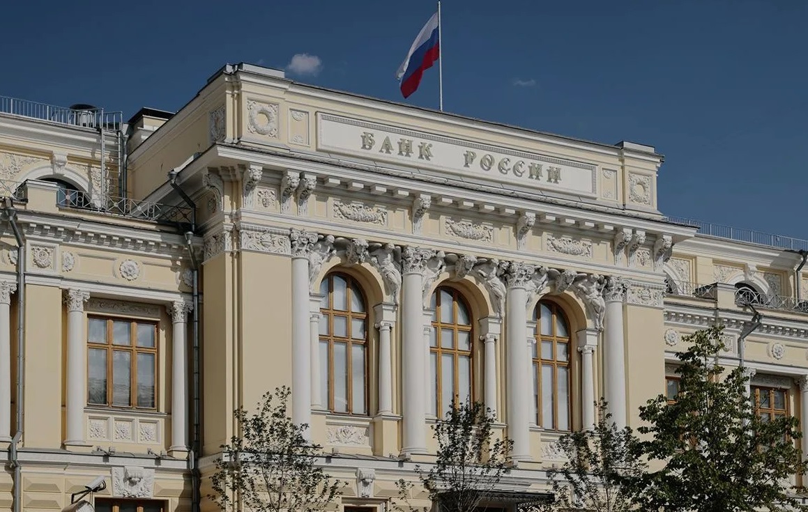 Центробанк зафиксировал рекордный отток наличных за июль