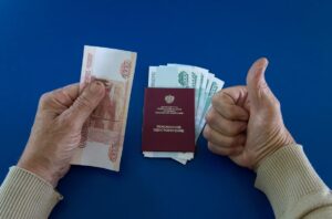 Средняя пенсия по старости в России превысила 27 тысяч рублей