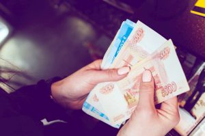 Эксперты подсчитали среднюю сумму наличных в карманах россиян