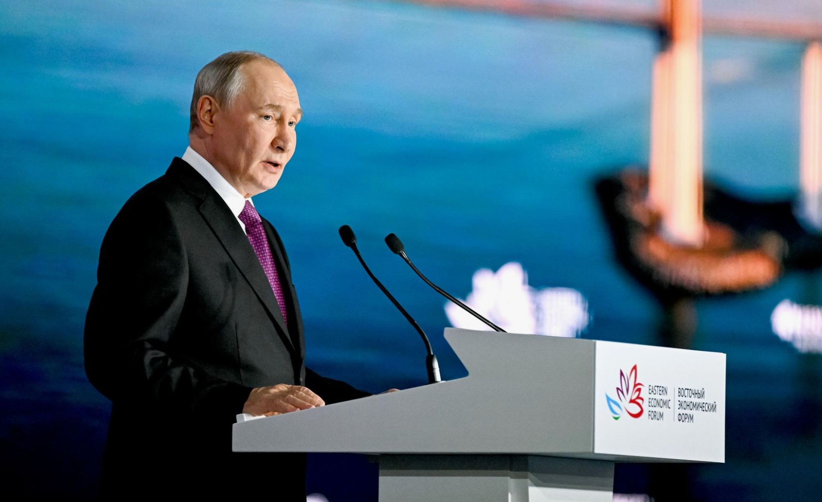 Путин отверг заморозку счетов россиян