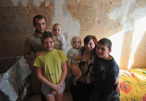 Эксперты ЦМАКП назвали угрозу для малоимущих из-за застоя зарплат