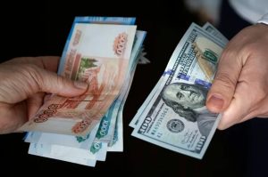 Аналитик Дроздов объяснил рост доллара плановыми действиями регуляторов