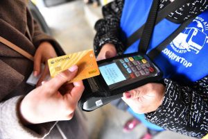 НСПК тестирует новый формат: льготный проезд в Башкирии оплачивают картой «Мир»