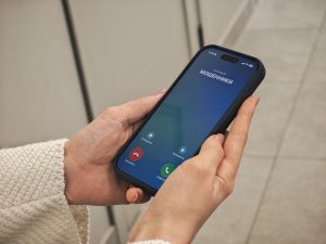 Россияне проверяют подозрительные номера через мобильную «Мошеловку»
