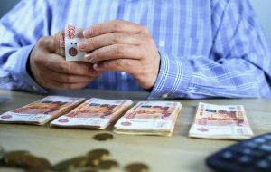 Росстат назвал регионы со средними зарплатами выше 100 тысяч
