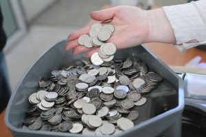 Юрист Суворова объяснила правила обмена монет на банкноты